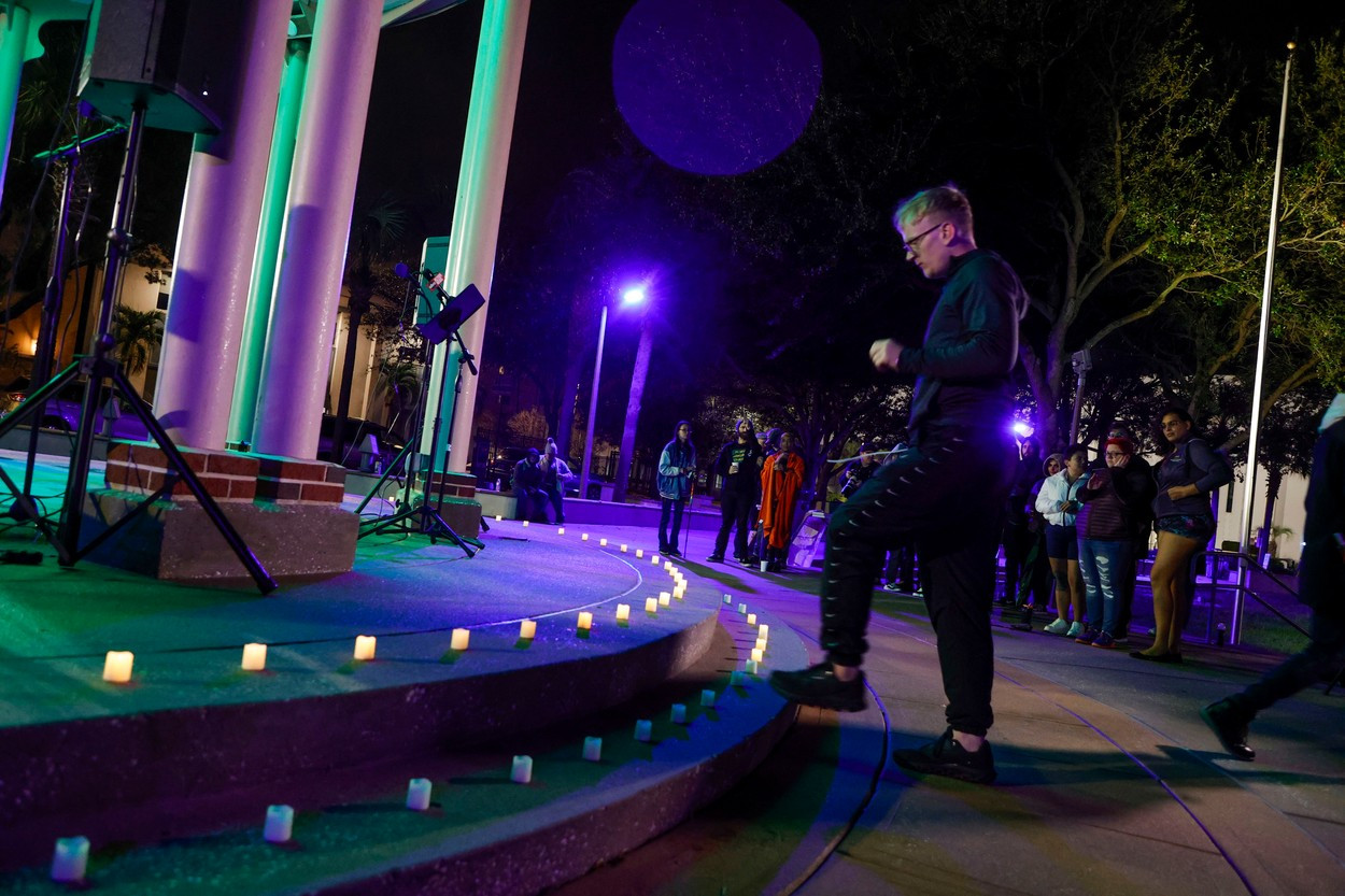 Ucigașul din clubul frecventat de persoane gay a fost lovit cu propria armă și imobilizat de patronul localului