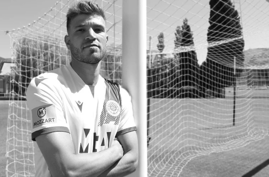 Un fotbalist internațional s-a sinucis aruncându-se de pe un bloc