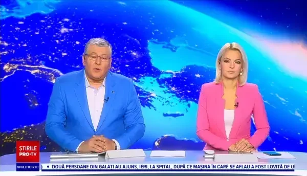 Opt cățeluși aruncați într-un sac la marginea drumului, salvați de un jandarm din Arad