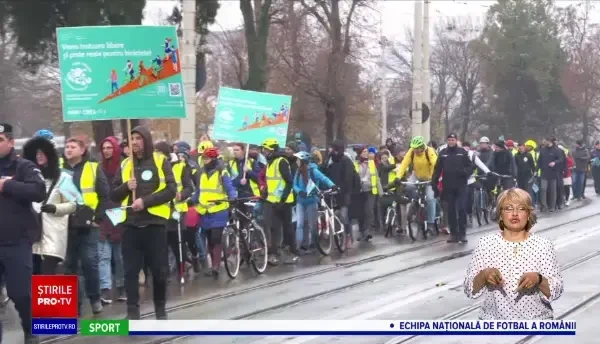 Marşul pietonilor şi bicicliştilor, la Iași. Oamenii se plâng că nu au loc de mașini