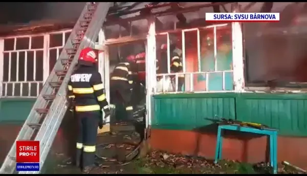 Un bătrân din Iași a murit în incendiul care i-a mistuit casa. Ar fi pus prea multe materiale în sobă