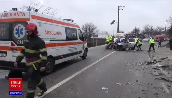 Ninsori abundente în nordul țării. Doi frați au murit după ce au alunecat cu mașina în fața unui camion