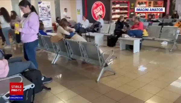 Peste 170 de pasageri au rămas blocați pe Aeroportul din Timișoara după ce zborul spre Madrid a fost anulat de trei ori