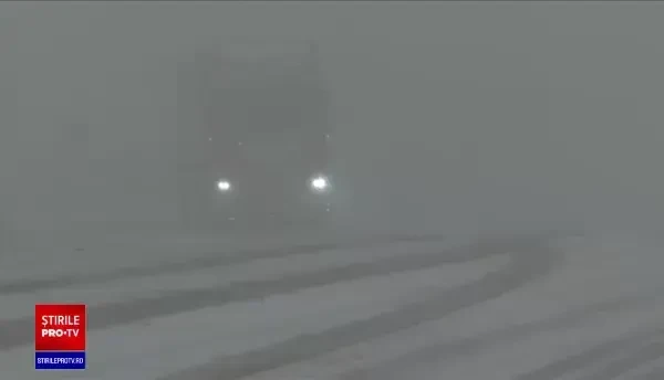 Vremea rea din nordul țării face ravagii. Drumurile au fost blocate și mai multe zboruri anulate