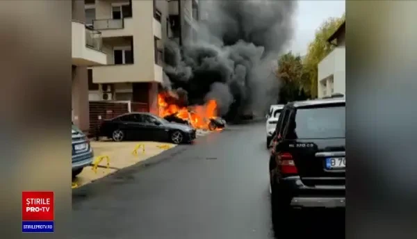 Incendiu în Cartierul Francez, după ce o mașină a luat foc. Flăcările s-au extins la un bloc din zonă: 7 persoane evacuate