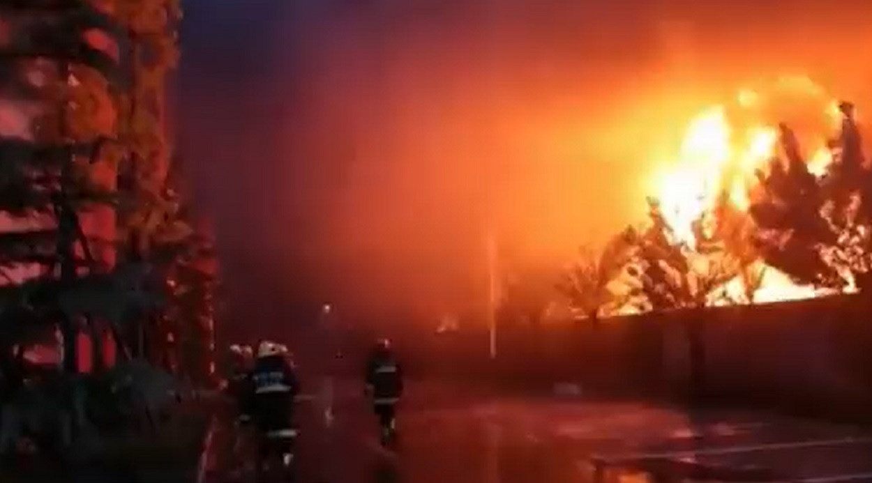 Tragedie în China. Cel puțin 36 de oameni au murit într-un incendiu care a cuprins o fabrică din centrul țării | VIDEO