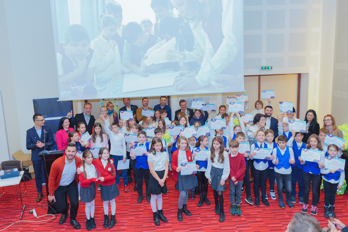 (P) 6.000 de copii formați la Ora de Educație Rutieră. 5 desene premiate la Gala VIA Creative pentru siguranța rutieră