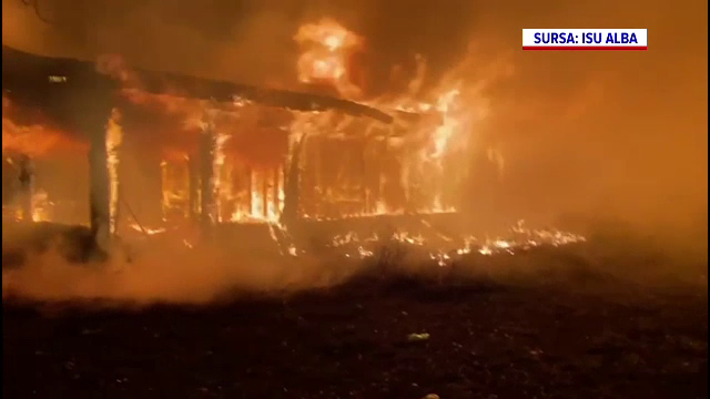 Incendiu puternic în Sebeș. O clădire dezafectată a fost distrusă de flăcări