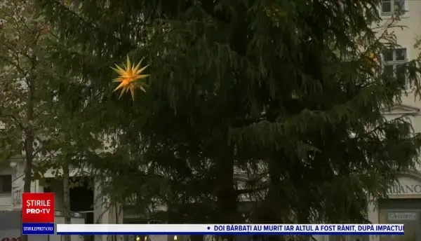 Brad de Crăciun controversat în orașul german Dresda. Aspectul său a atras un val de critici printre localnici