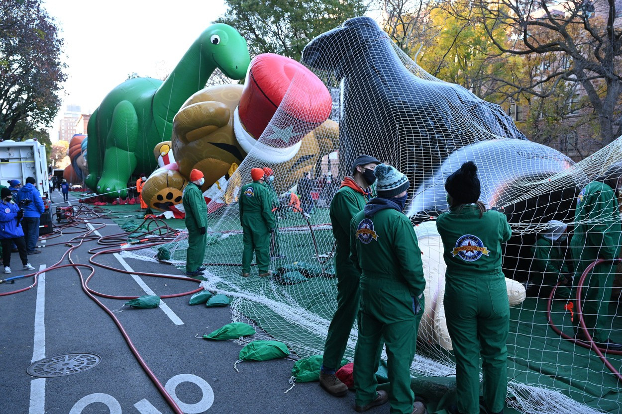 Baloanele gigantice invadează orașul New York. Pregătiri spectaculoase pentru petrecerea de Ziua Recunoștinței