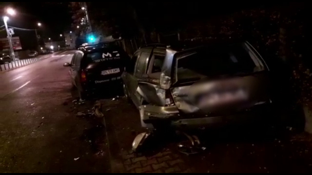 Un tânăr a făcut prăpăd în Bistrița după ce s-a urcat băut la volan. Avea o alcoolemie de 0,55 mg/l