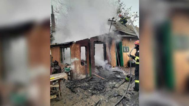 Avertismentul pompierilor pentru toți românii, după ce un bărbat a murit carbonizat. Casa lui a fost complet distrusă
