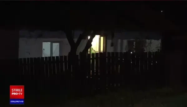 Un individ a atacat echipajul unei ambulanțe. Poliția nu l-a escortat deși fusese violent și cu ofițerii, și cu părinții lui