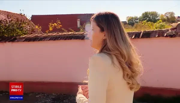 O tânără a lăsat Bucureștiul pentru satul ei natal. Ajunsă primăriță, face schimbări care să îi inspire pe alți români