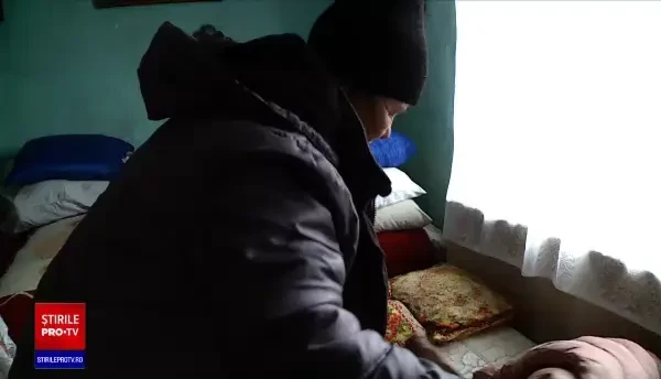 Coșmarul bătrânilor în fața frigului din case: Am foarte multe pulovere ca să trăiesc, pun pături multe pe mine