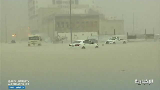 Inundații de proporții în Arabia Saudită. Mașinile au rămas blocate în mijlocul apelor