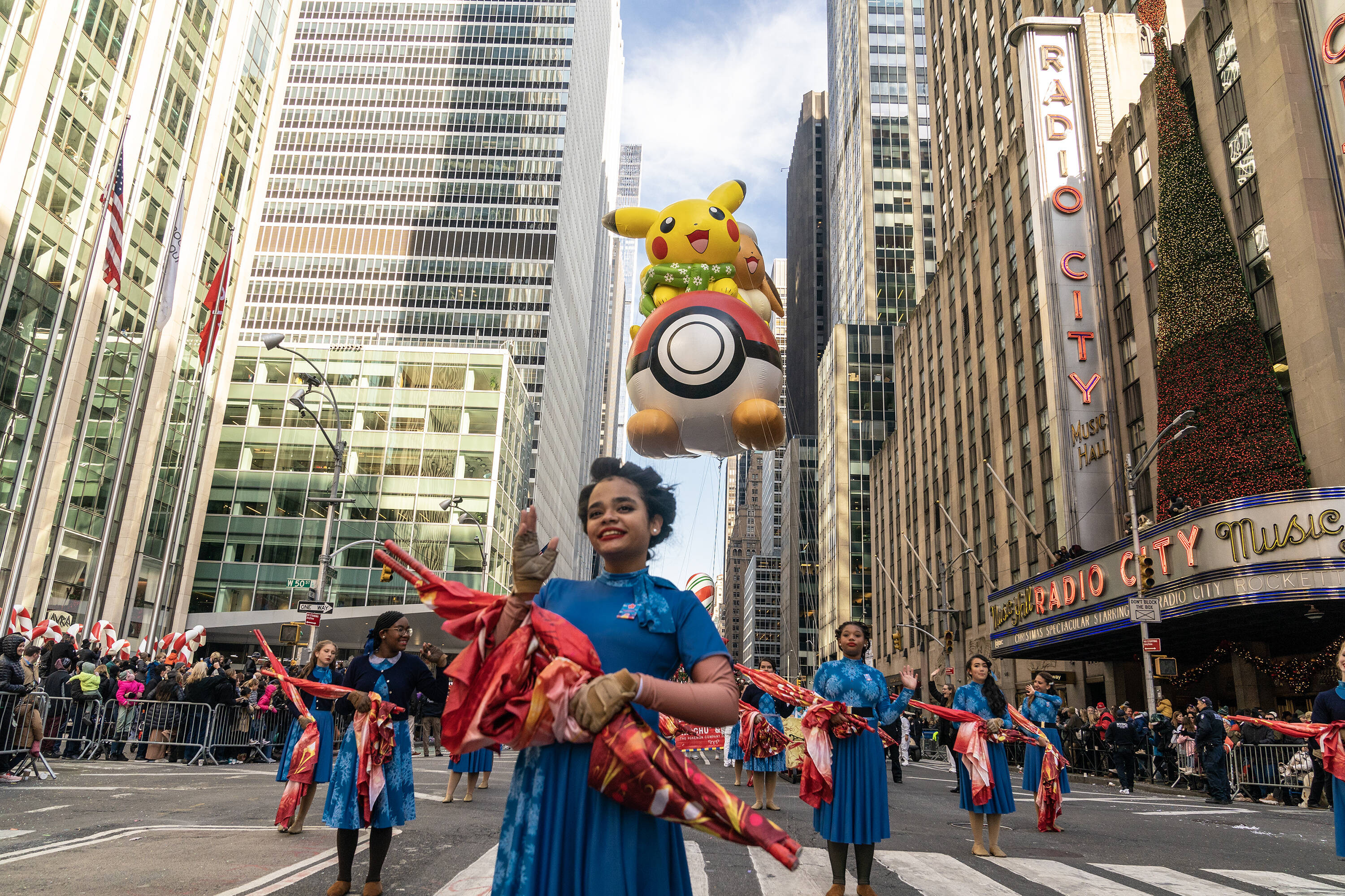 Spectacol total pe străzile din New York. Cum au sărbătorit americanii Ziua Recunoștinței