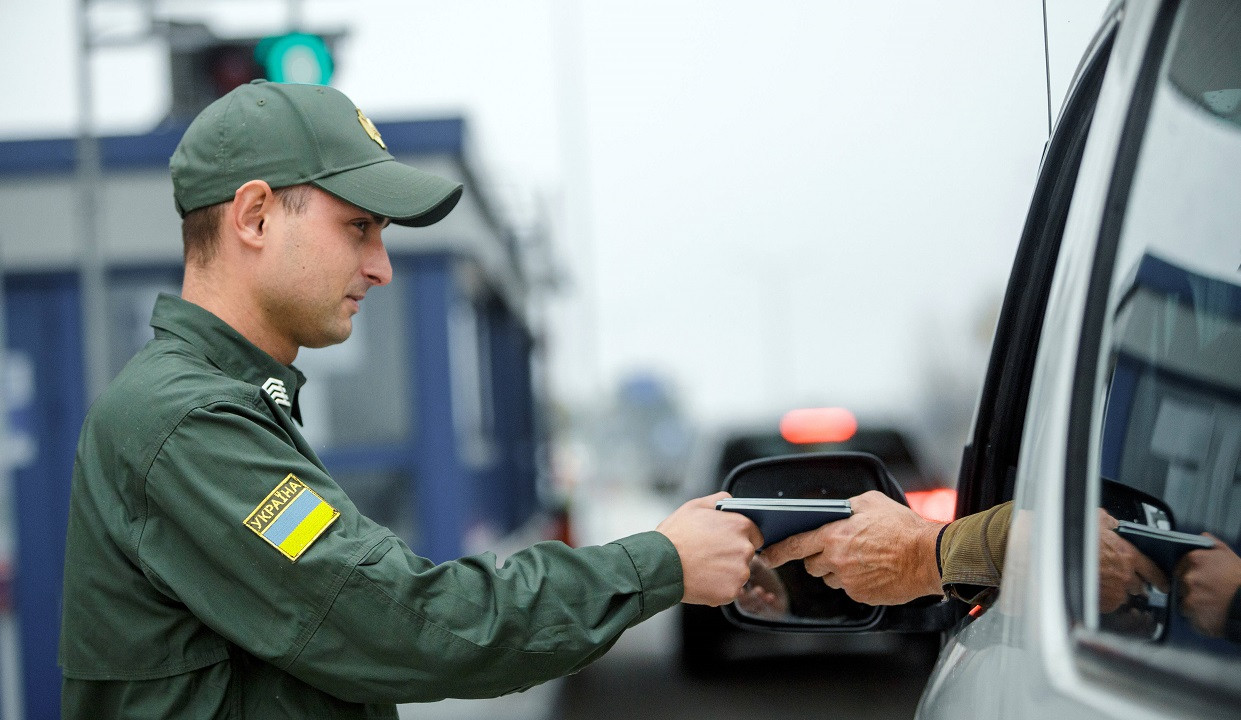 Unsprezece puncte de trecere a frontierei dintre Republica Moldova şi Ucraina şi-au sistat temporar activitatea