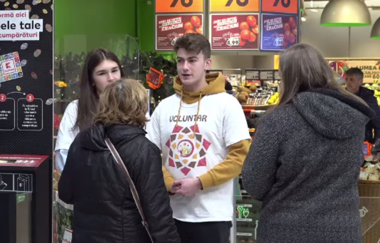 „Marțea Generozității”, celebrată de locuitorii din Alba Iulia. Gest impresionant făcut de sute de oameni