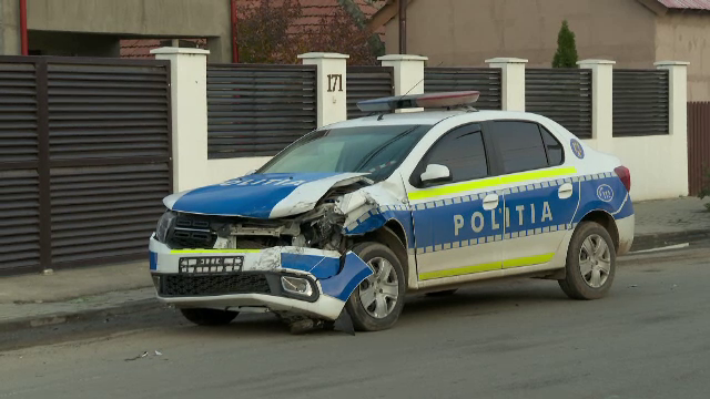 Mașină de Poliţie, implicată într-un accident rutier. Vinovat ar fi agentul care conducea autospeciala