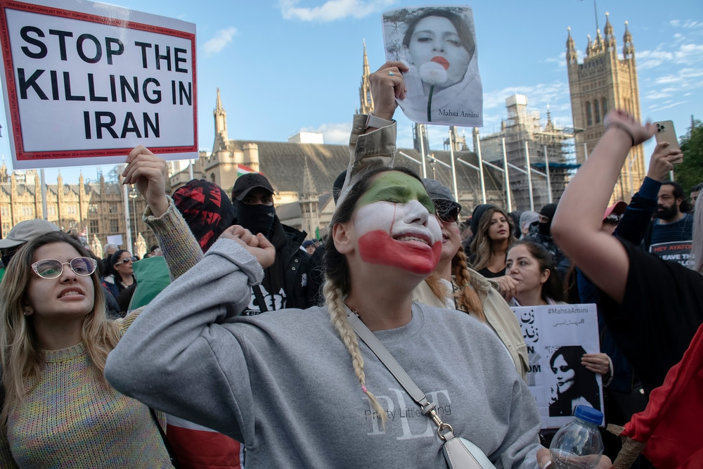 Adolescentele care conduc revoltele din Iran. „Mă pregătesc să mor de câte ori plec de acasă”