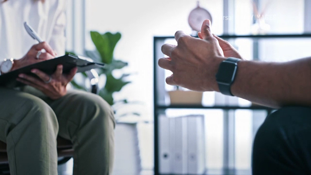 Terapia la psiholog, un lux pe care românii și-l permit cu greu. Decontarea ședințelor se blochează din cauza birocrației