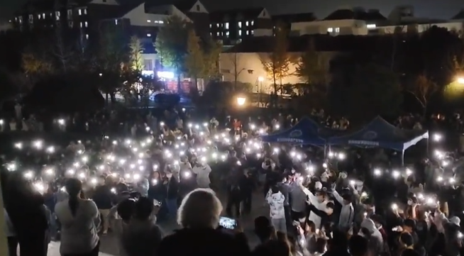 Proteste de amploare în China, după ce 10 oameni au murit într-un incendiu. Ușa blocului era închisă din cauza lockdown-ului