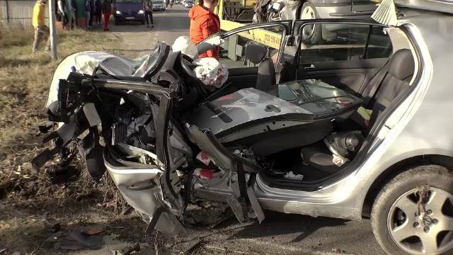 Accident cumplit în Prahova. Doi șoferi au murit, după ce mașinile lor s-au ciocnit frontal