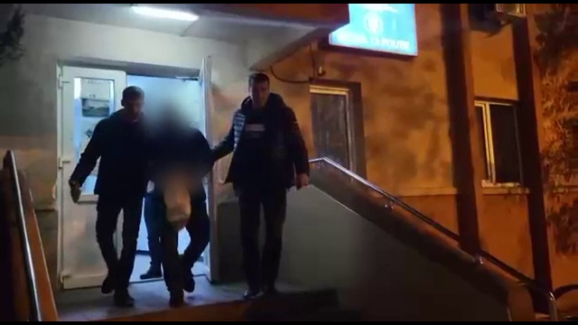 Un bărbat de 36 de ani a fost reținut de polițiști după ce a încercat să jefuiască o sală de jocuri din București