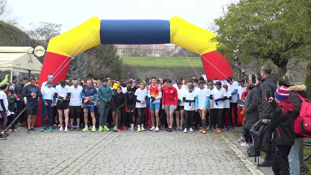 Sute de copii, tineri și vârstnici veniți din toată țara au alergat la Crosul Unirii de la Alba Iulia