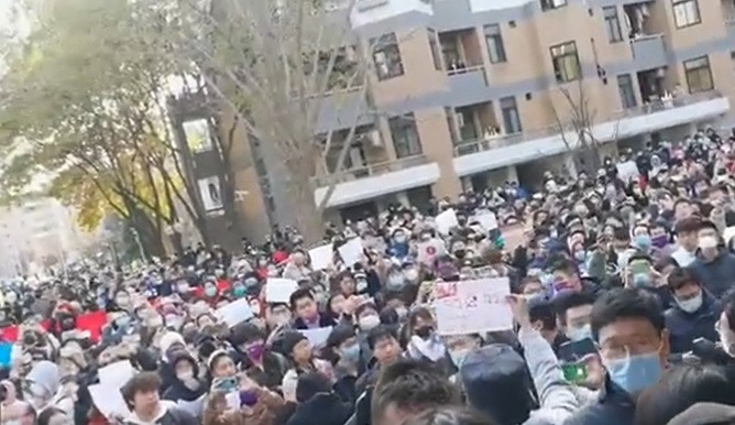 Protestele din China cuprind toată țara. Manifestații fără precedent. VIDEO