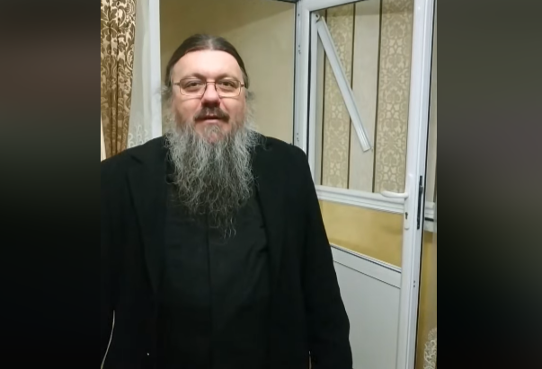 Un preot din Cernăuți a fost găsit în chilia sa cu un băiat de 17 ani, în lenjerie intimă