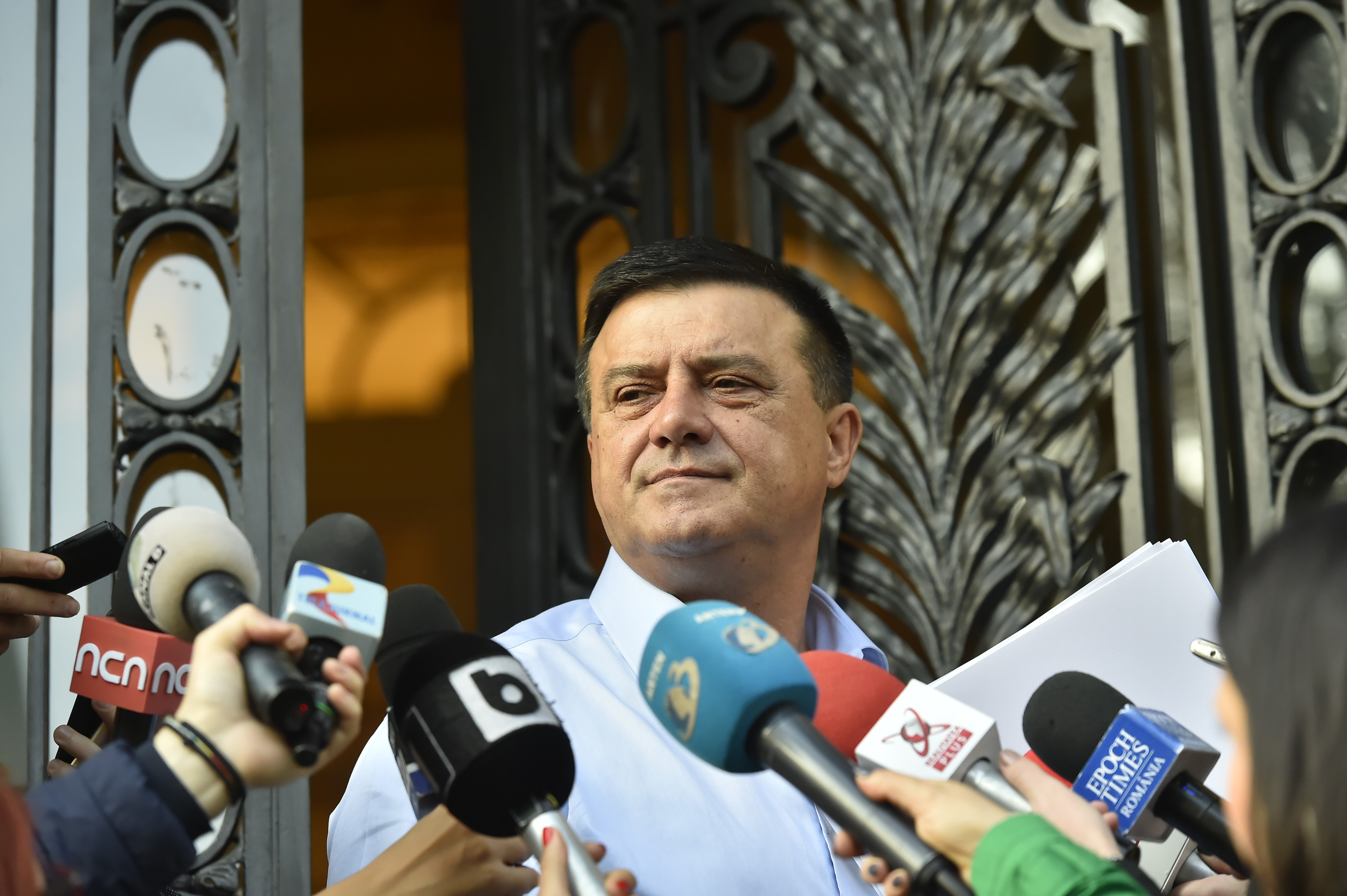 Niculae Bădălău a ieșit din arest după trei luni: „Trebuie să avem încredere în justiție, să mergem cu fruntea sus”