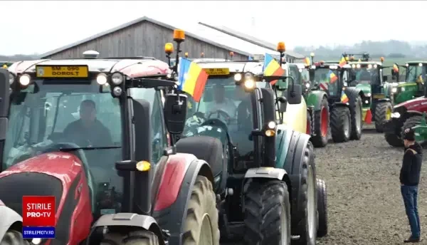 Zeci de fermieri din Satu Mare au ieșit cu tractoarele la protest. Și-au vândut animalele și nu mai fac față scumpirilor