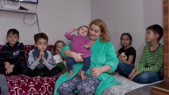 O familie numeroasă din Iași are nevoie de ajutor pentru a pune ceva pe masa de Crăciun. „Mi-aș dori niște păpuși, mâncare”