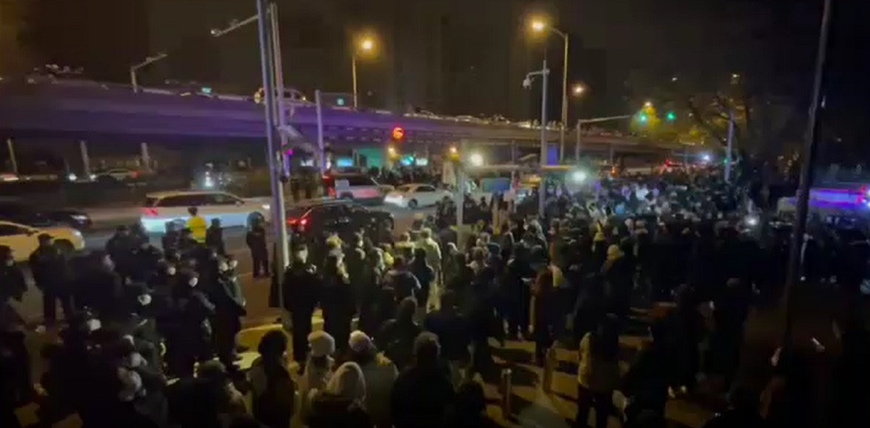 Prețul pe care îl plătesc chinezii care au protestat împotriva regimului Xi Jinping: amprentați, fotografiați și scanați