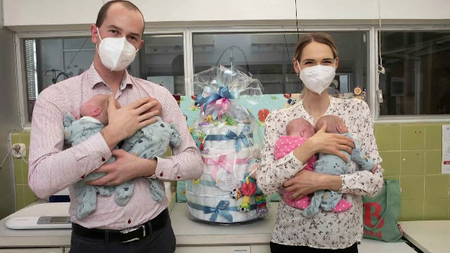 O mămică din Slovacia a adus pe lume patru copii, după ce o altă femeie a născut în aceeași maternitate cvadrupleți