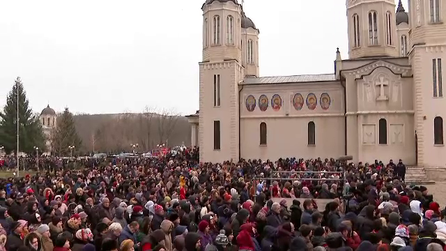 Zece mii de pelerini au mers să se roage chiar la Mănăstirea Peștera Sfântului Andrei din Constanța. Cine a oficiat slujba