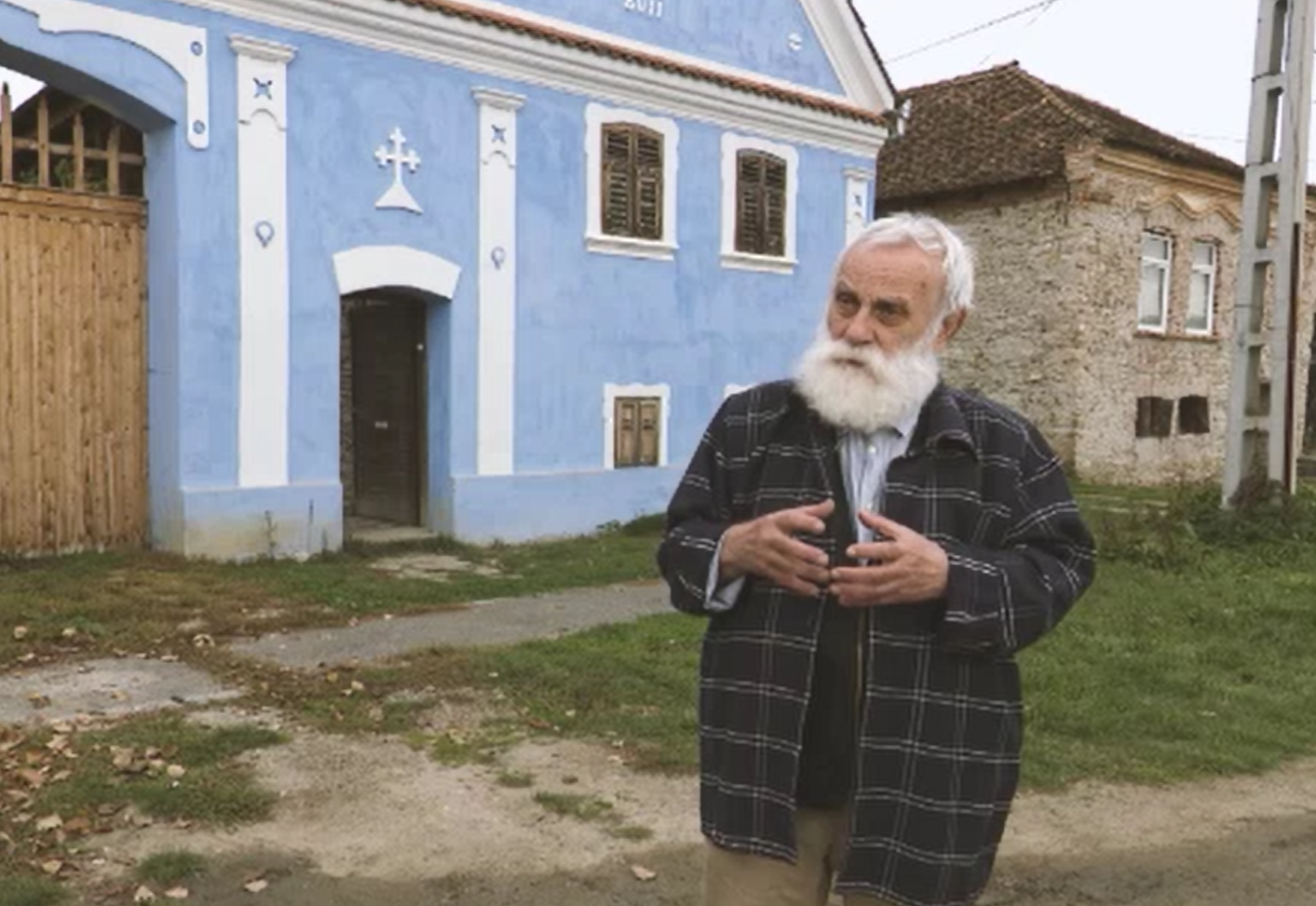 Șona, satul din Transilvania unde casele se cer aduse la viață. Ce semnifică albastrul pentru locuințele săsești