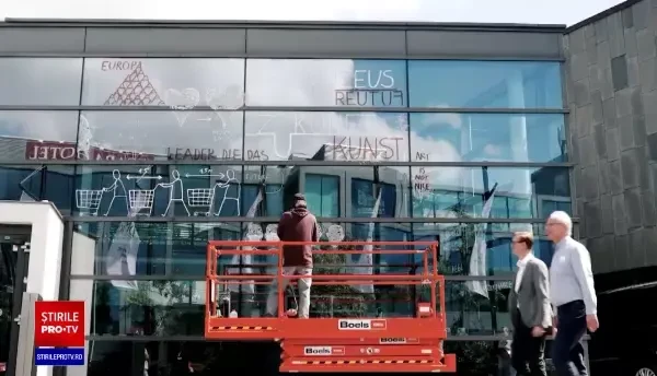 Povestea artistului Dan Perjovschi. Locuiește în Sibiu şi expune opere de artă pe toate continentele