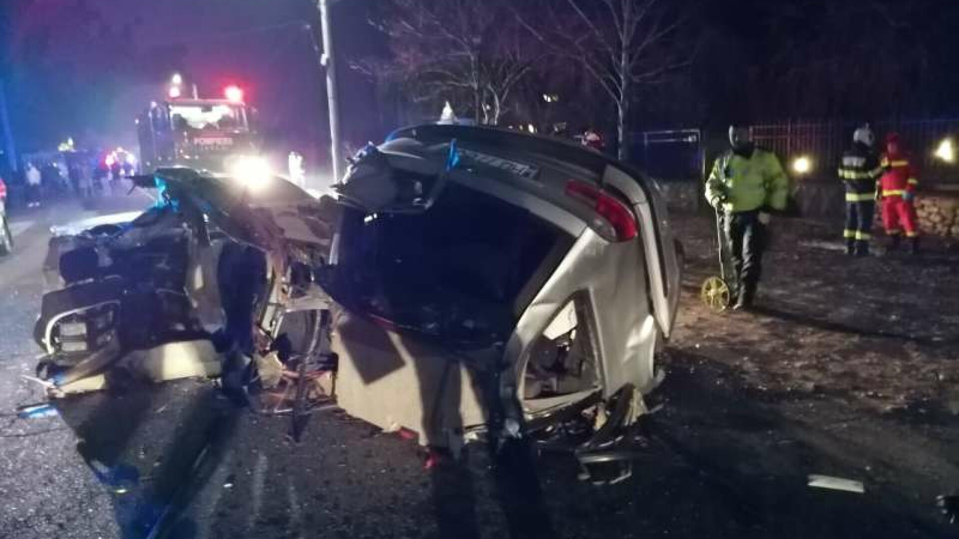 Un tânăr de 19 ani a murit după ce a intrat în depășire și a pierdut controlul volanului, în Hunedoara