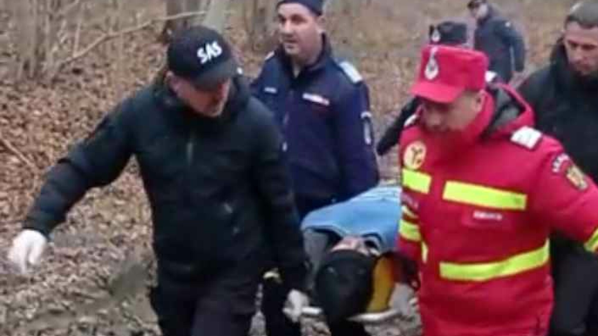 Bărbat dispărut, găsit în pădure cu arsuri. A supraviețuit frigului pentru că și-a dat foc la haine