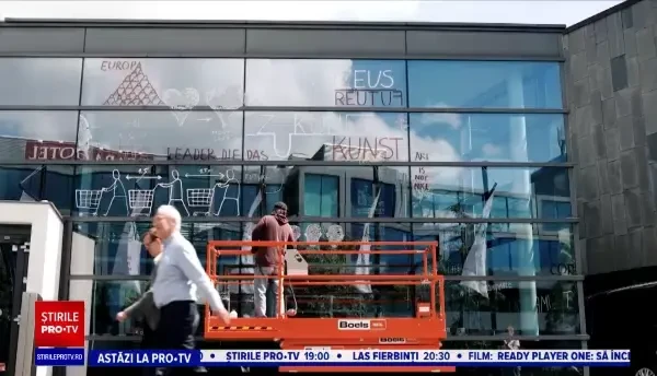 Povestea artistului Dan Perjovschi. Locuiește în Sibiu şi expune opere de artă pe toate continentele