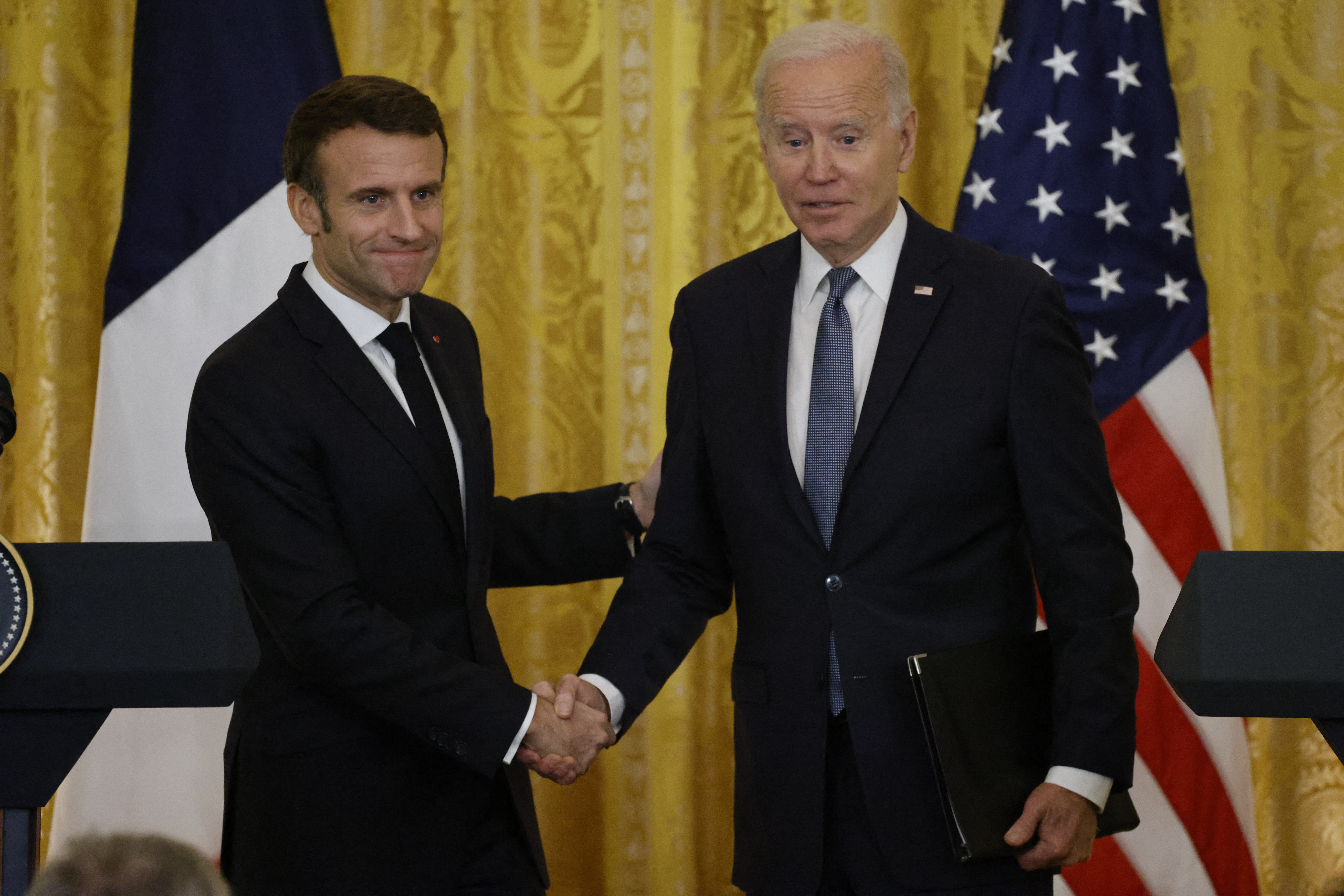 La apelurile lui Macron, Biden se angajează să modifice legea privind reducerea inflaţiei, care afectează Europa