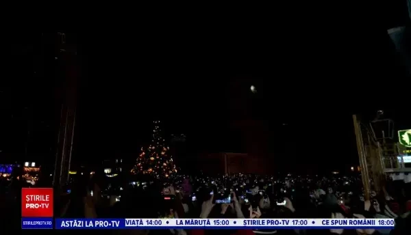 Sute de oameni s-au înghesuit la târgurile de Crăciun din București. Până când vor fi concerte în Piața Constituției