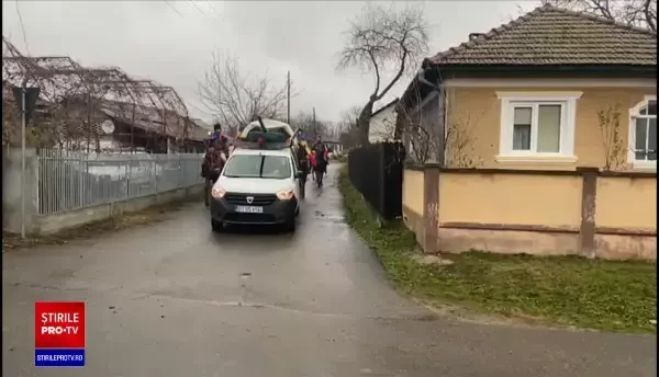 Paradă neobișnuită într-o comună din județul Olt. Oamenii au înlocuit tancurile și militarii cu șarete, cai și ATV-uri