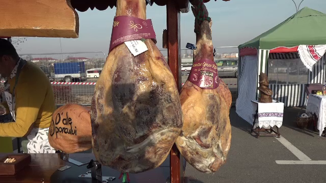 Românii s-au ospătat din belșug la festivalul orădean ”D’ale porcului”. ”Merge bine înainte!”