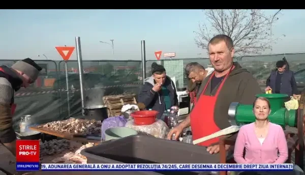 Românii s-au ospătat din belșug la festivalul orădean ”D’ale porcului”. ”Merge bine înainte!”