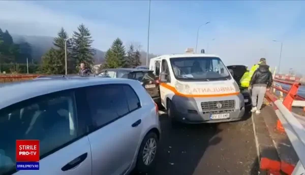 Accident în lanț pe DN1, între Brașov și Predeal. 17 mașini, printre care și o ambulanță, au fost implicate | VIDEO