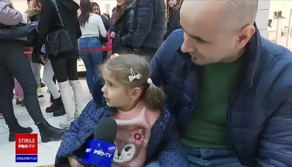 Părinții și bunicii, ajutoarele lui Moș Nicolae, au luat cu asalt magazinele de jucării, în căutarea cadoului perfect